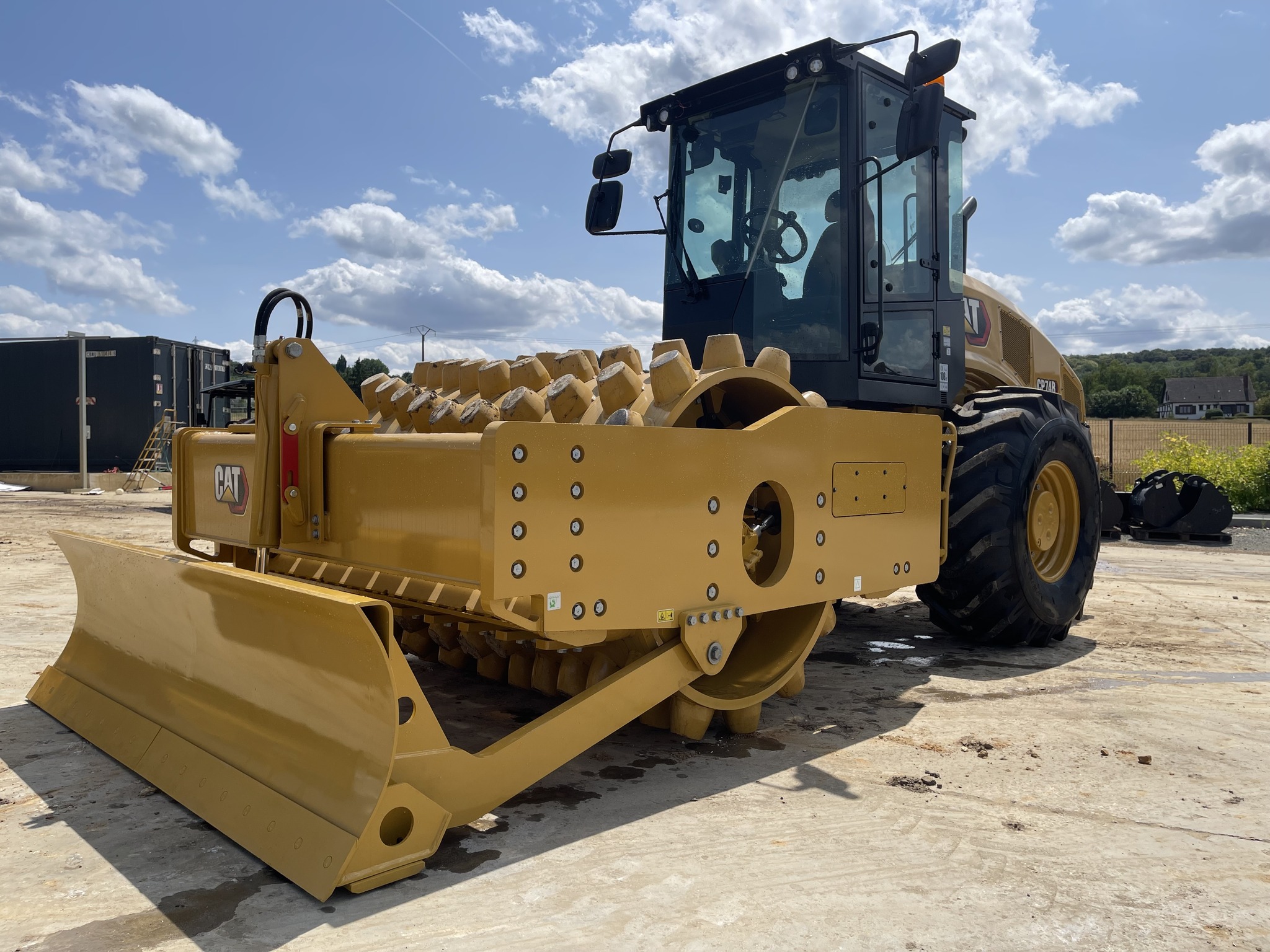 Compacteurs de sol vibrants Caterpillar CP74B